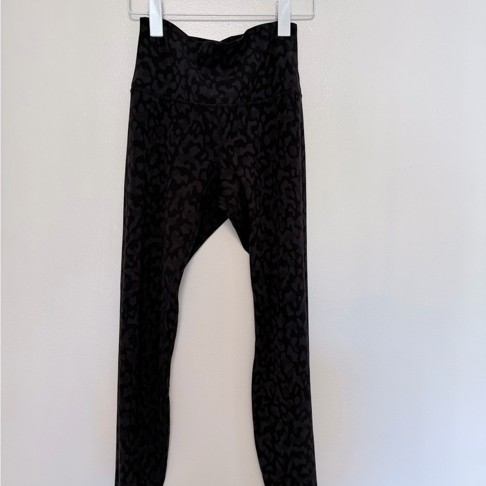 Lululemon Leggings Bundle Size 6 Navy and Camo print - Picture 3 of 6